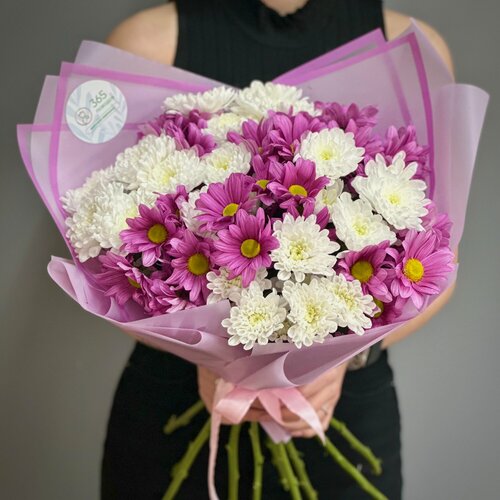 Изображение товара Букет из 11 кустовых хризантем в стильной упаковке. «365 Поводов» - живые цветы с доставкой