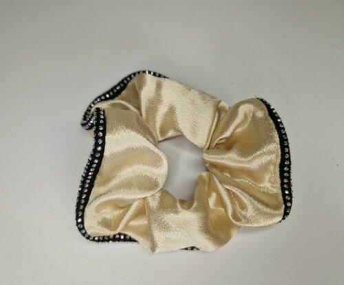 Изображение товара Резинка для волос, шелковая, со стразами, большая, 10 см бежевая