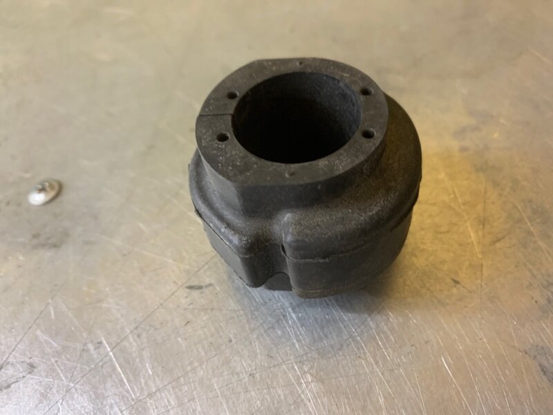 Втулка стабилизатора Volkswagen Passat 3B2 ADR 1996 перед. 7111179sx