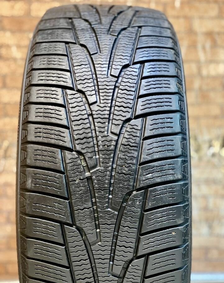 Kumho I'Zen KW31 235/55 R17