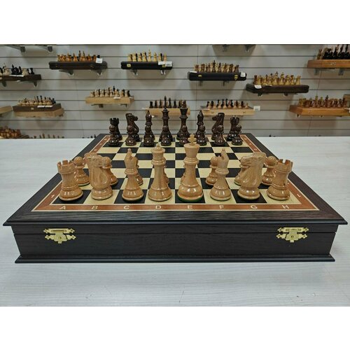шахматы стаунтон презент дуб 45х45 см Шахматы подарочные в ларце из мореного дуба с фигурами Суприм
