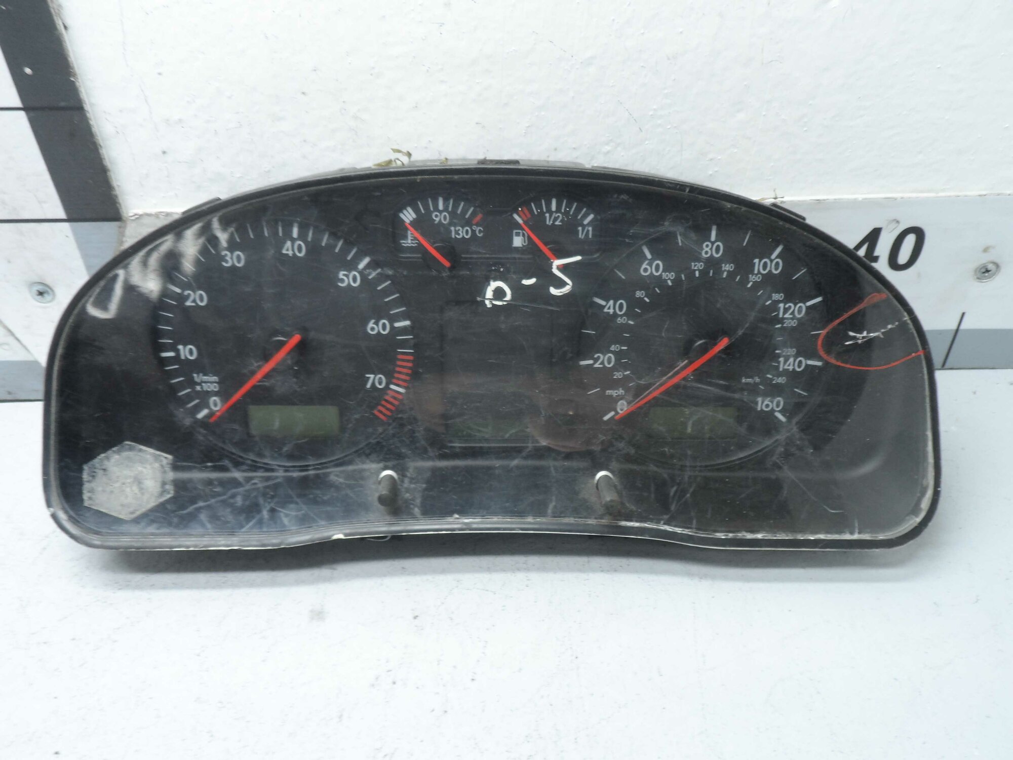 Панель приборная (щиток приборов) Volkswagen Passat 5 арт. P3314205