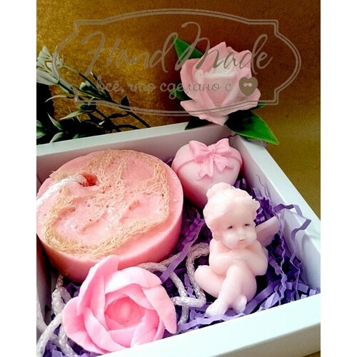 Подарочный набор из мыла ручной работы клубничный подарочный набор ручной работы мыло и свечка базилик и роза