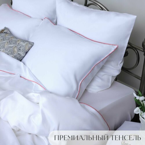 Комплект постельного белья из премиального тенселя Евро в белом цвете с вишнево-ягодным кантом от Mollen 14350₽