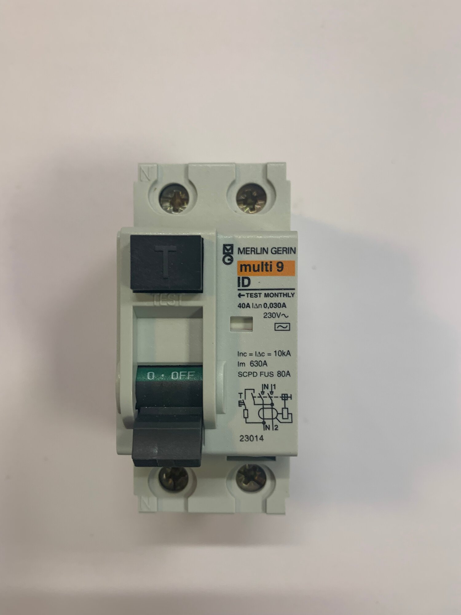 фото Устройство защитного отключения Merlin Gerin серия Multi 9, 2 полюса, 40 ампер, 30 mA, 230 вольт