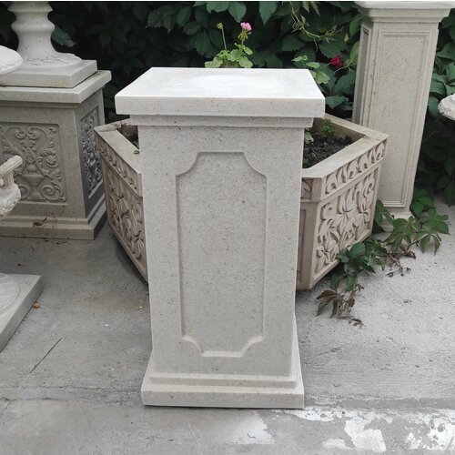 Постамент пъедестал П-02 Композитный мрамор Высота 60 см Размер площадки 3232 см Вес 465 кг 16200₽