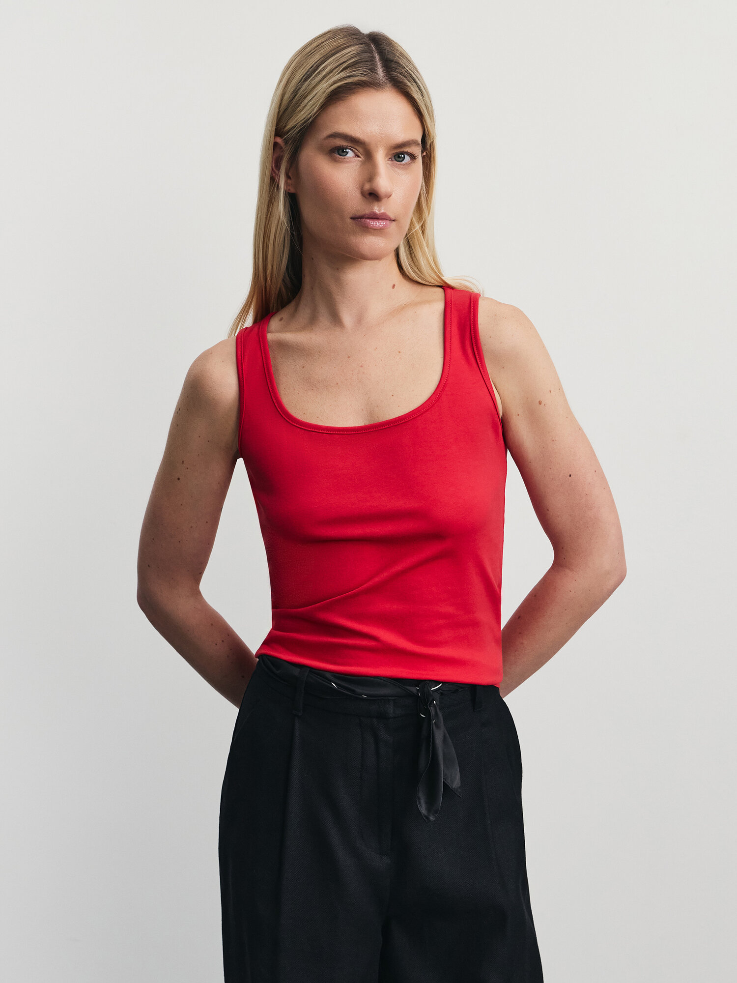 Майка Zarina размер M (RU 46) красный