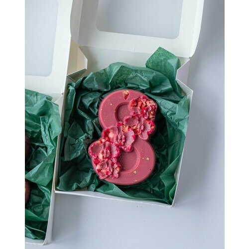 Фигурный бельгийский шоколад 8 марта, подарок девушке, рубиновый шоколад с малиной и клубникой