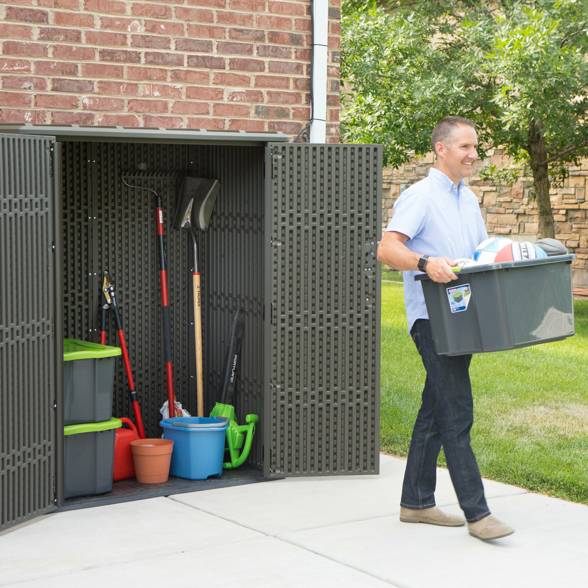 Уличный шкаф Lifetime Vertical Storage Shed 1500л - фотография № 16