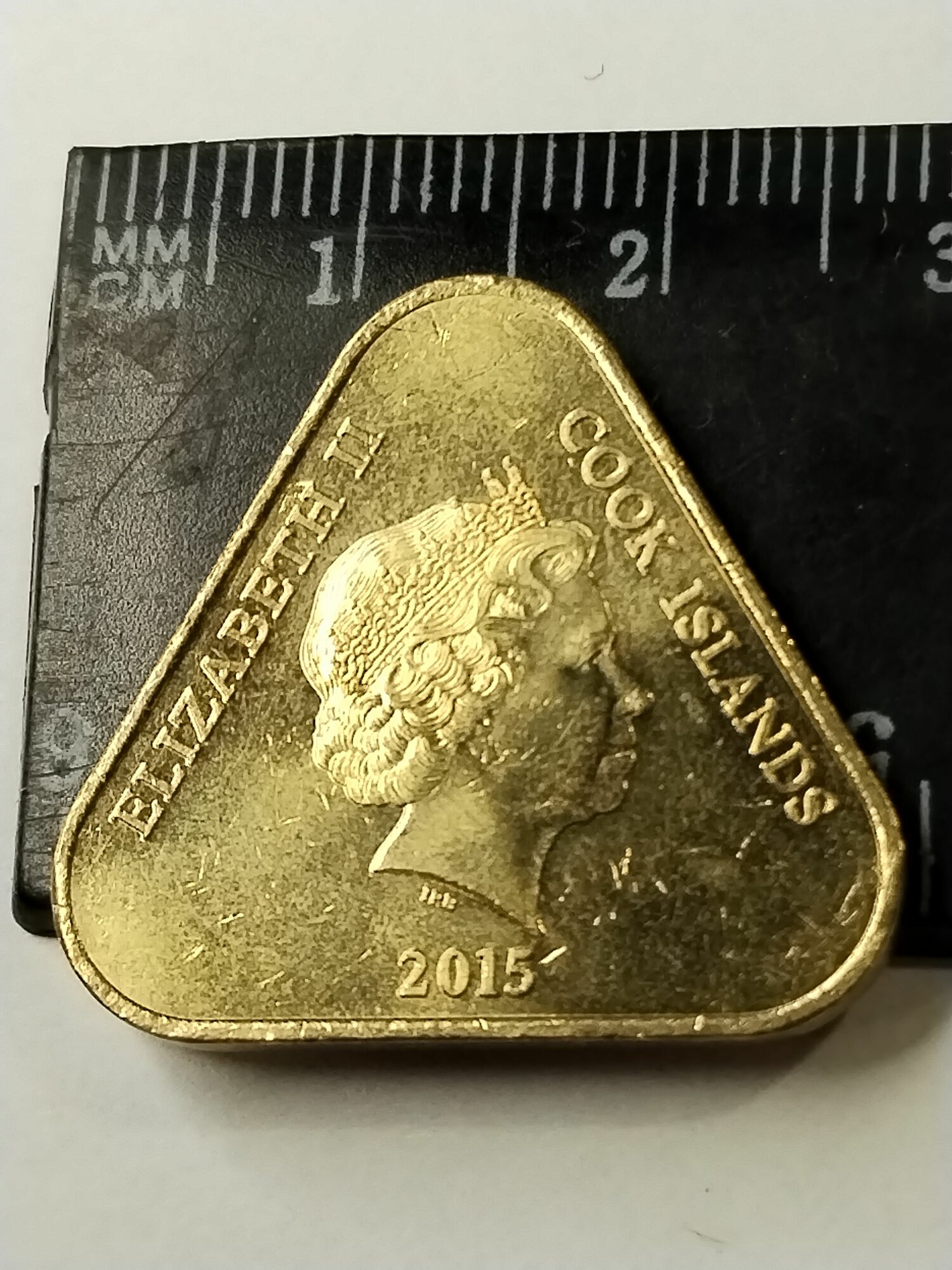 Острова Кука 2 доллара 2015. Монета - треугольник. Редкость. UNC.