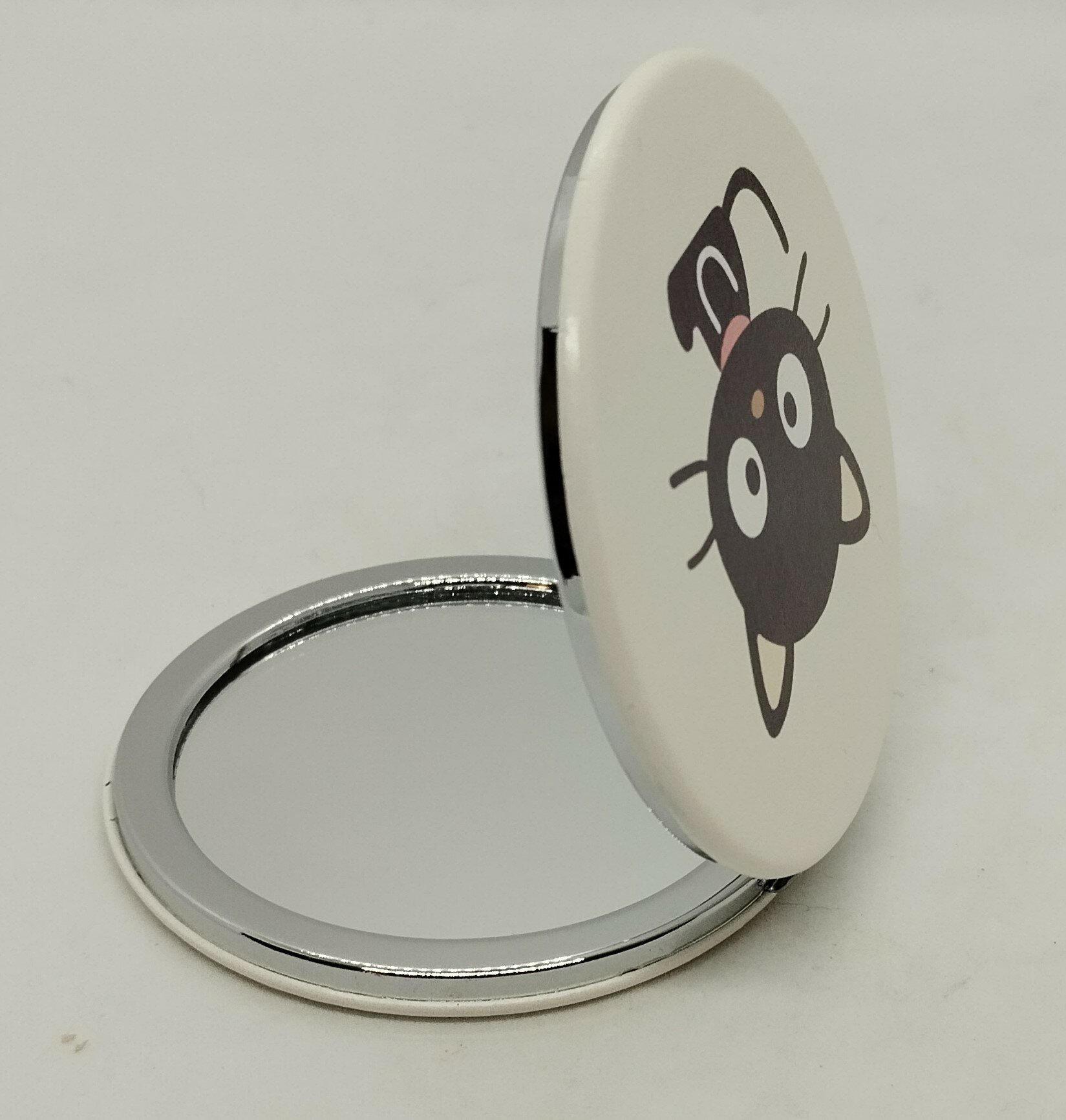 Зеркало кожаное, круглое "Котенок сидит, 4 усика" — фото 1