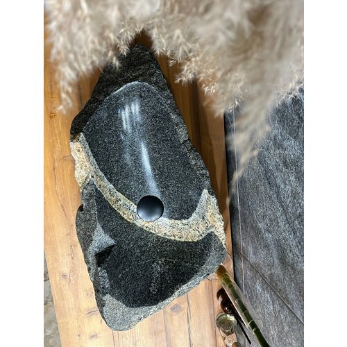 Раковина из натурального камня Black Swan, Сhip Rock (63x33)