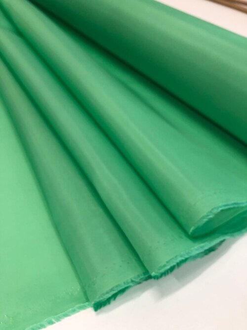Ткань подкладочная , цвет зеленый, цена за 3 метра погонных.