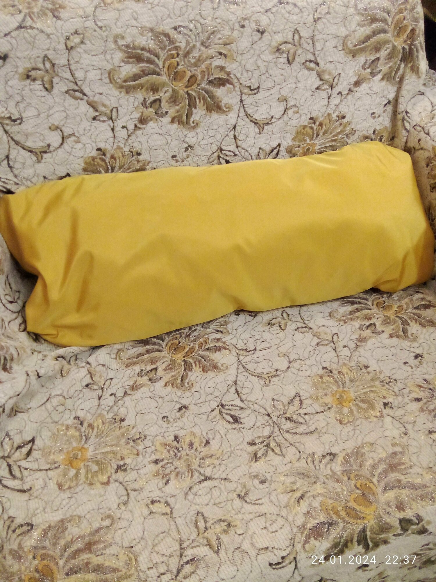 Подушка валик 80х30 см, со съемной наволочкой.