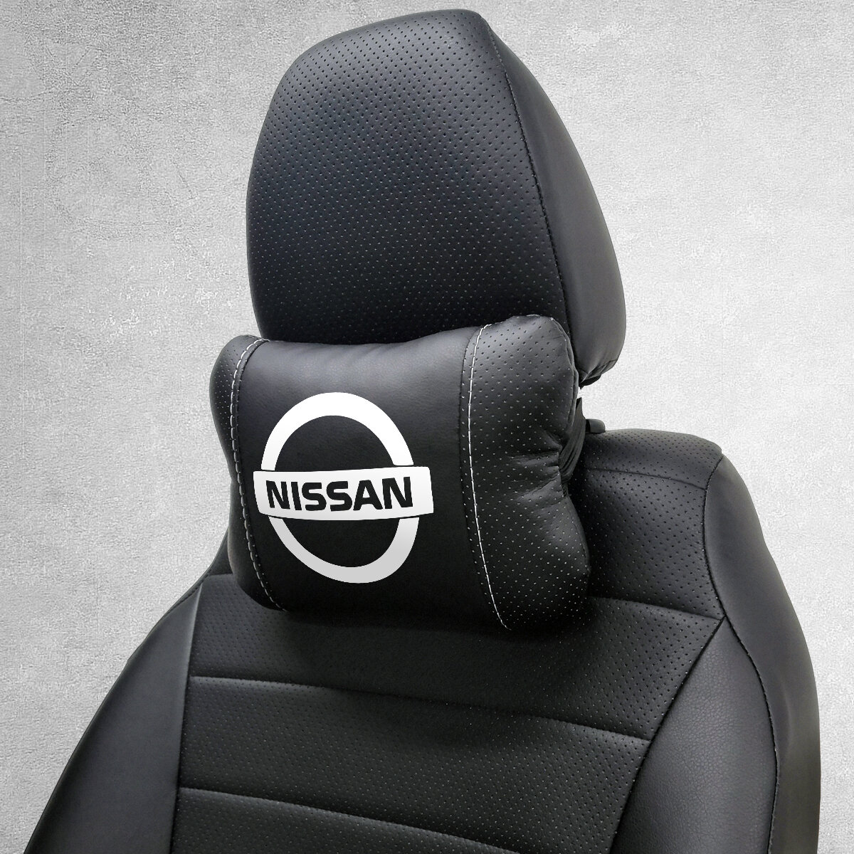 Автомобильная подушка под шею на подголовник эмблема Nissan, для Ниссан. Подушка для шеи в машину. Подушка на сиденье автомобиля.