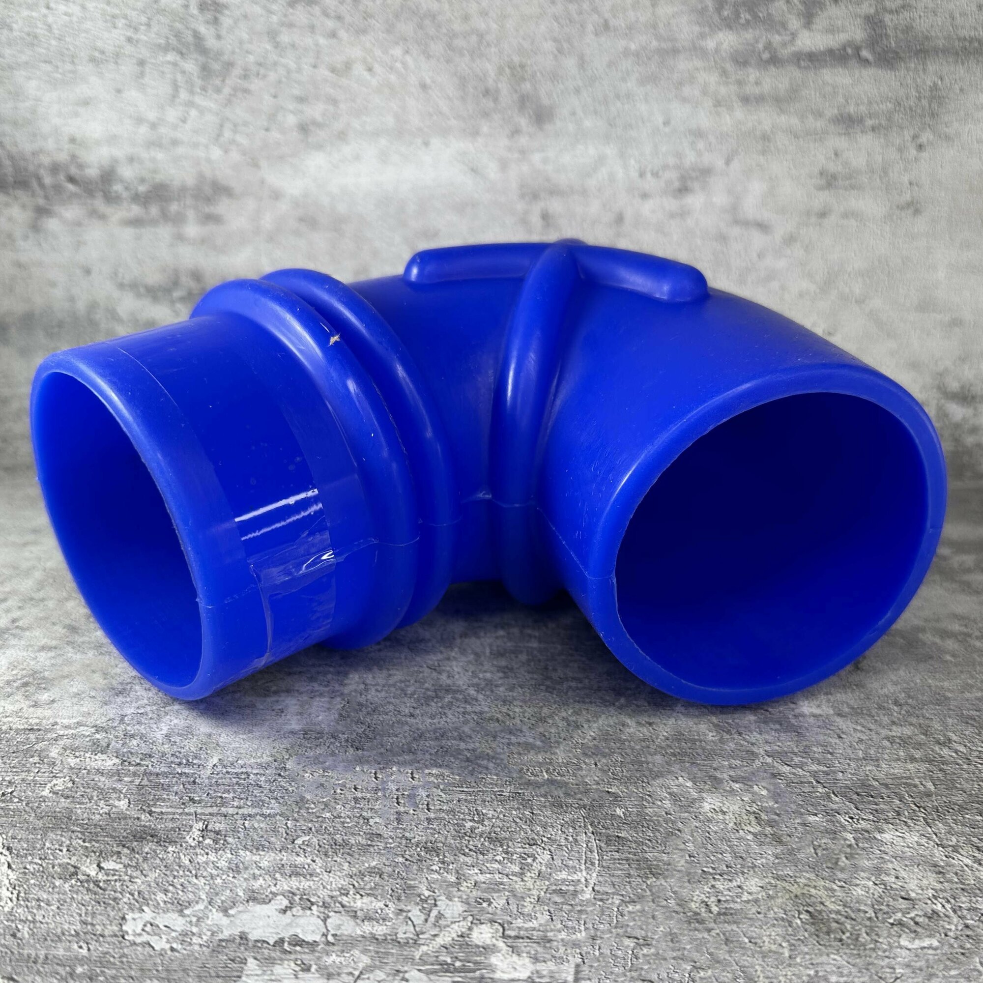 фото Шланг фильтра воздушного ЗМЗ-405 угол (от фильтра до ДМРВ) синий силикон