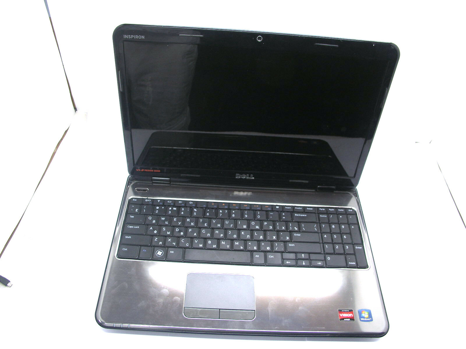 Ноутбук DELL Inspiron M5010 AMD Phenom N870 2.3GHz/4Gb/HDD 250Gb/Radeon HD550v/DVD-RW/WIFI/Cam/15.6"/Win7HB (батарея 10мин)