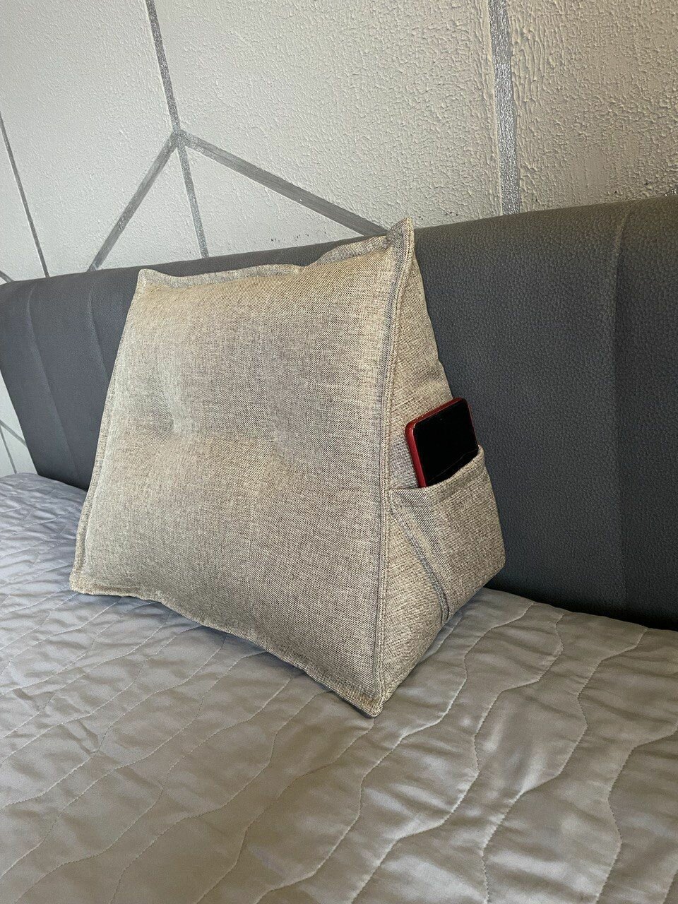Подушка декоративная треугольная на диван, для спины в машину бежевый