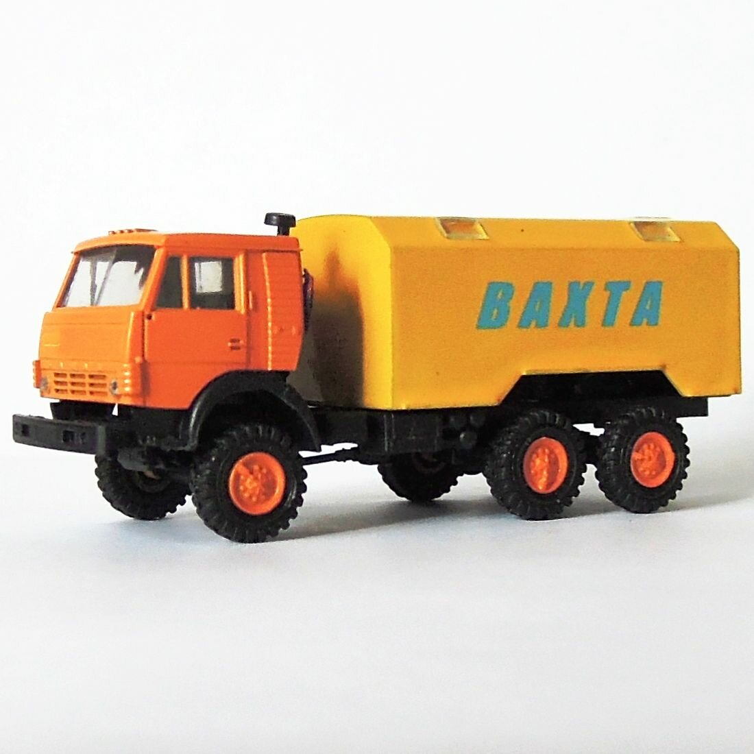 870043 MTD Модель грузовика с вахтовым кунгом H0 1:87 16,5мм