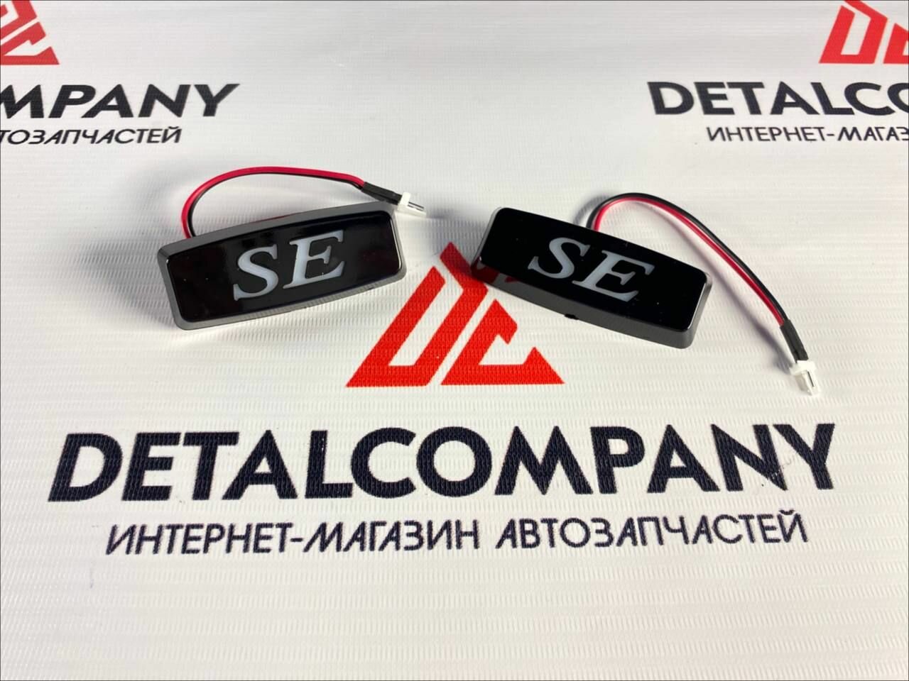 фото Повторитель поворотников (заглушка) светодиодный LED в крыло SE желтая подсветка, комплект 2 шт