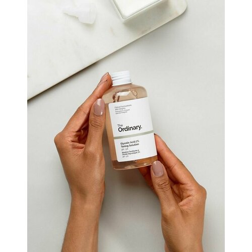 Веганский пилинг - тоник с 7 гликолевой кислоты The Ordinary Glycolic Acid 7 Toning Solution 240ml мягко отшелушивает ороговевшие клетки и стимулирует процесс регенерации делая кожу нежной 3900₽
