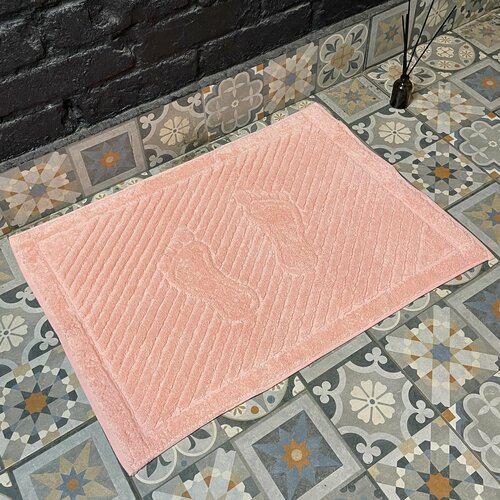 Полотенце-коврик махровое для ног TM TEXTILE 50x70 персиковый 13 1шт плотность 700 651₽