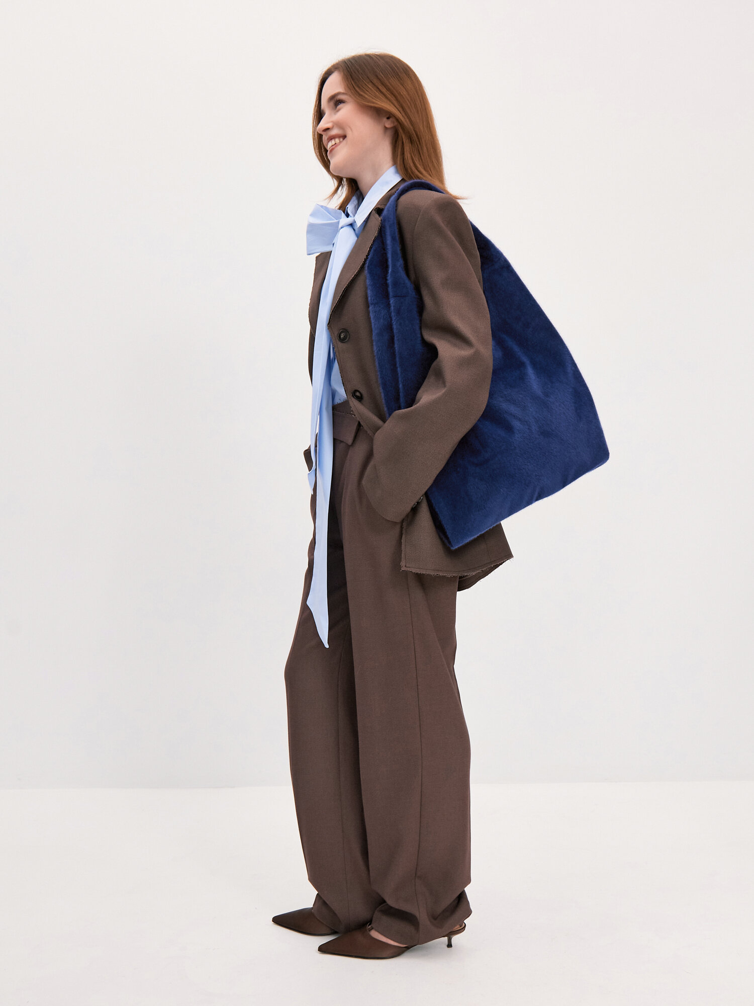 Сумка тоут nstc.moscow Стильный шоппер синий электрик мех, фактура бархатистая, матовая, синий — фото 1