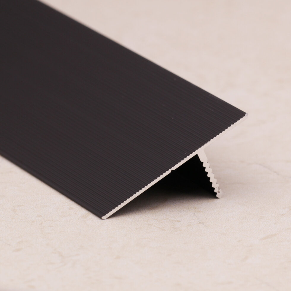 фото Теневой плинтус цвет черный матовый высота 43.9 мм. ПО 146 BLACK