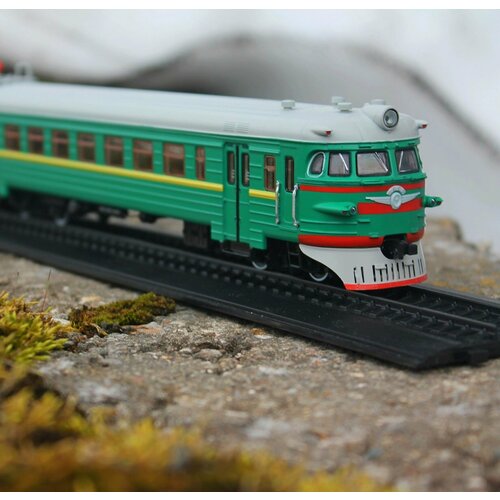 Наши поезда №14 - Электропоезд ЭР2 (головной вагон)