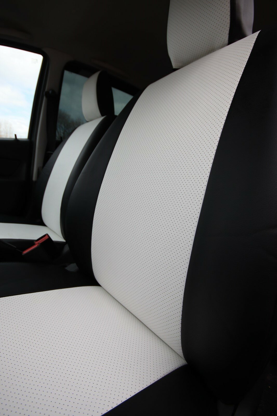 Чехлы на а/м сиденья для Nissan Almera Classic SE (с задн подголовниками и подлокотником) (2006-2013) (Экокожа Белая/Черная)