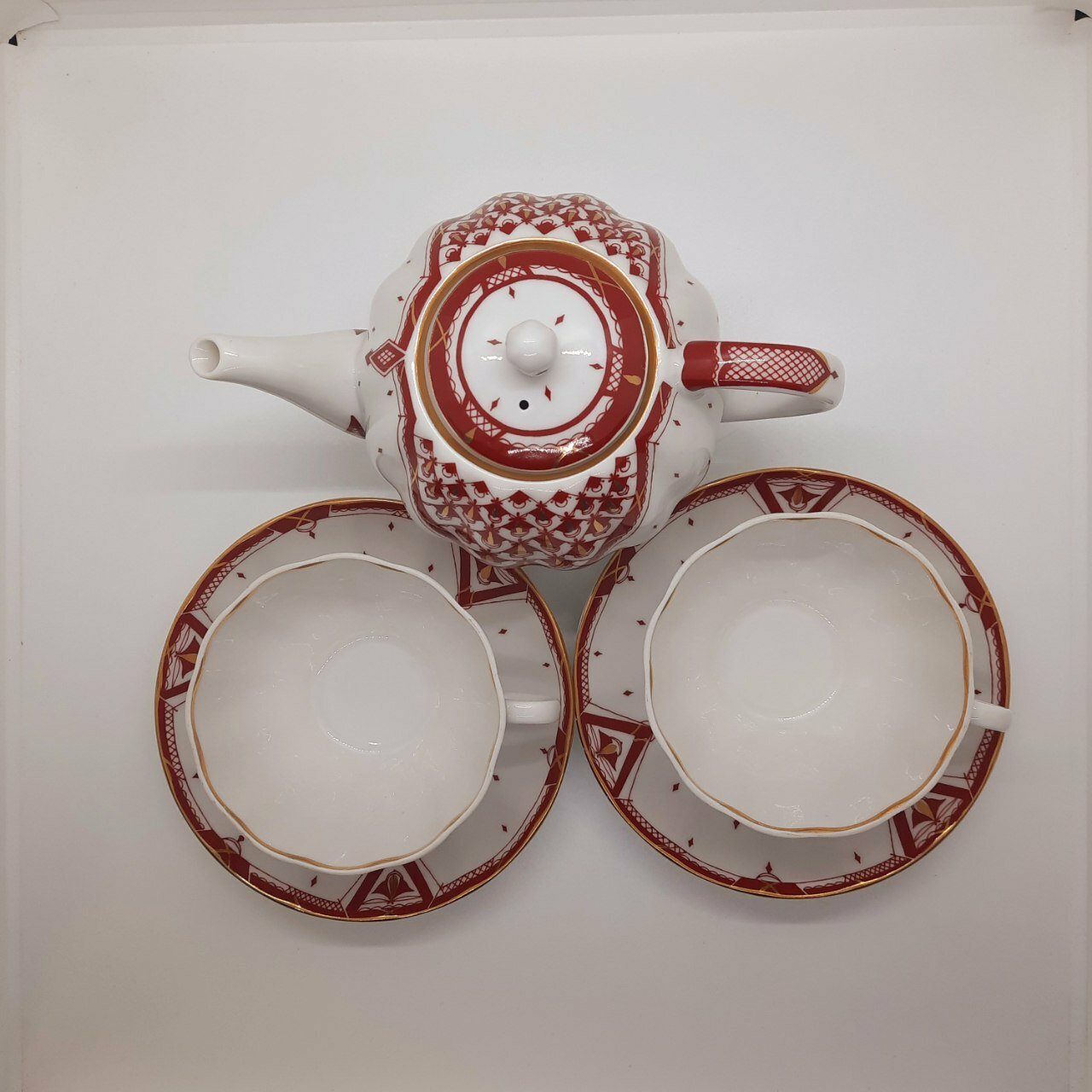 фото Набор чайный "Уголок" (форма "Тюльпан"): чайник заварочный и две чайные пары