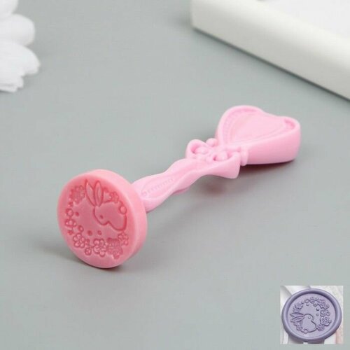 Печать для сургуча с пластиковой ручкой Зайчик и цветочный венок 25 см 454₽