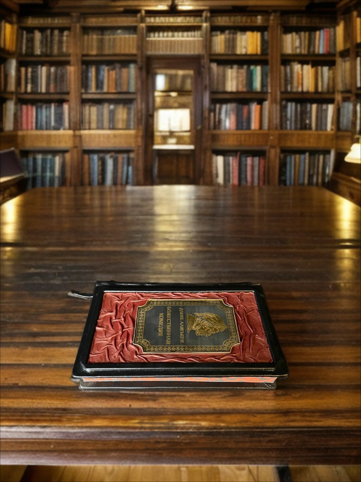 Книга в кожаном переплете "Божественная комедия" Д. Алигьери — фото 1