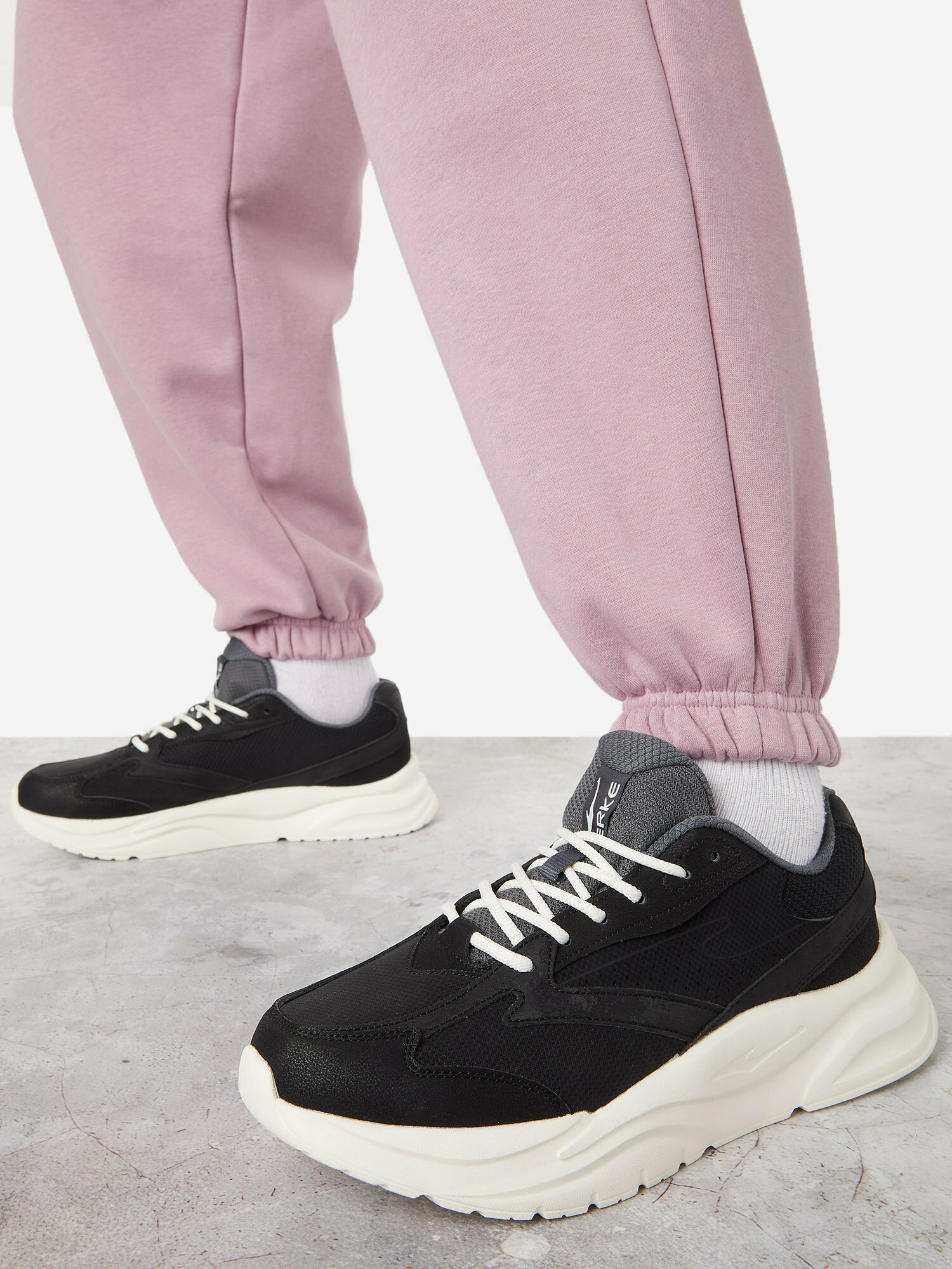 Кроссовки Erke черный 