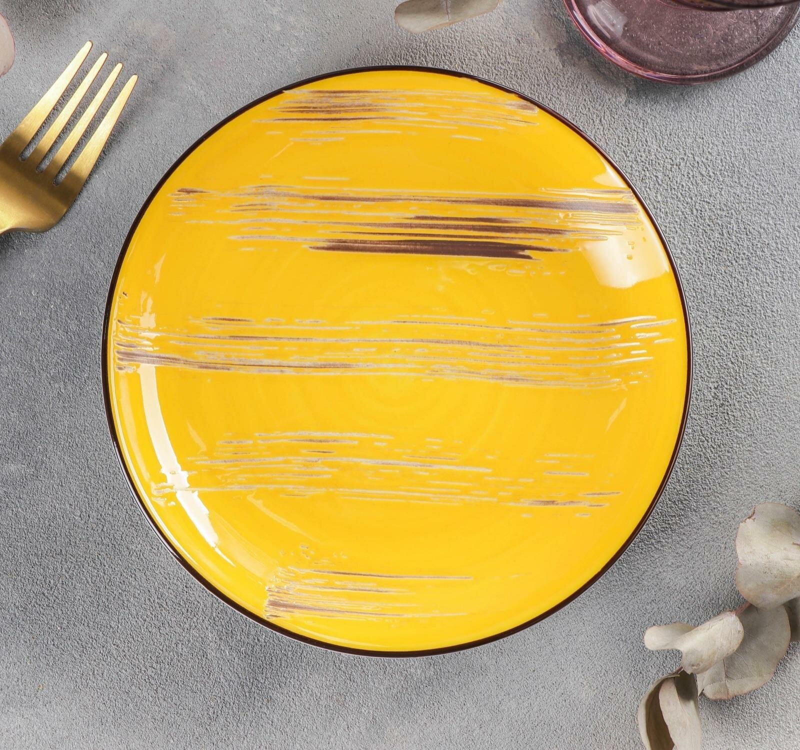 Тарелка фарфоровая десертная Wilmax Scratch, d17,5 см, цвет жёлтый