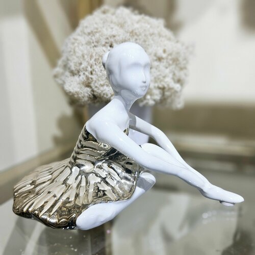 Красивая статуэтка, декор и интерьер в дом.