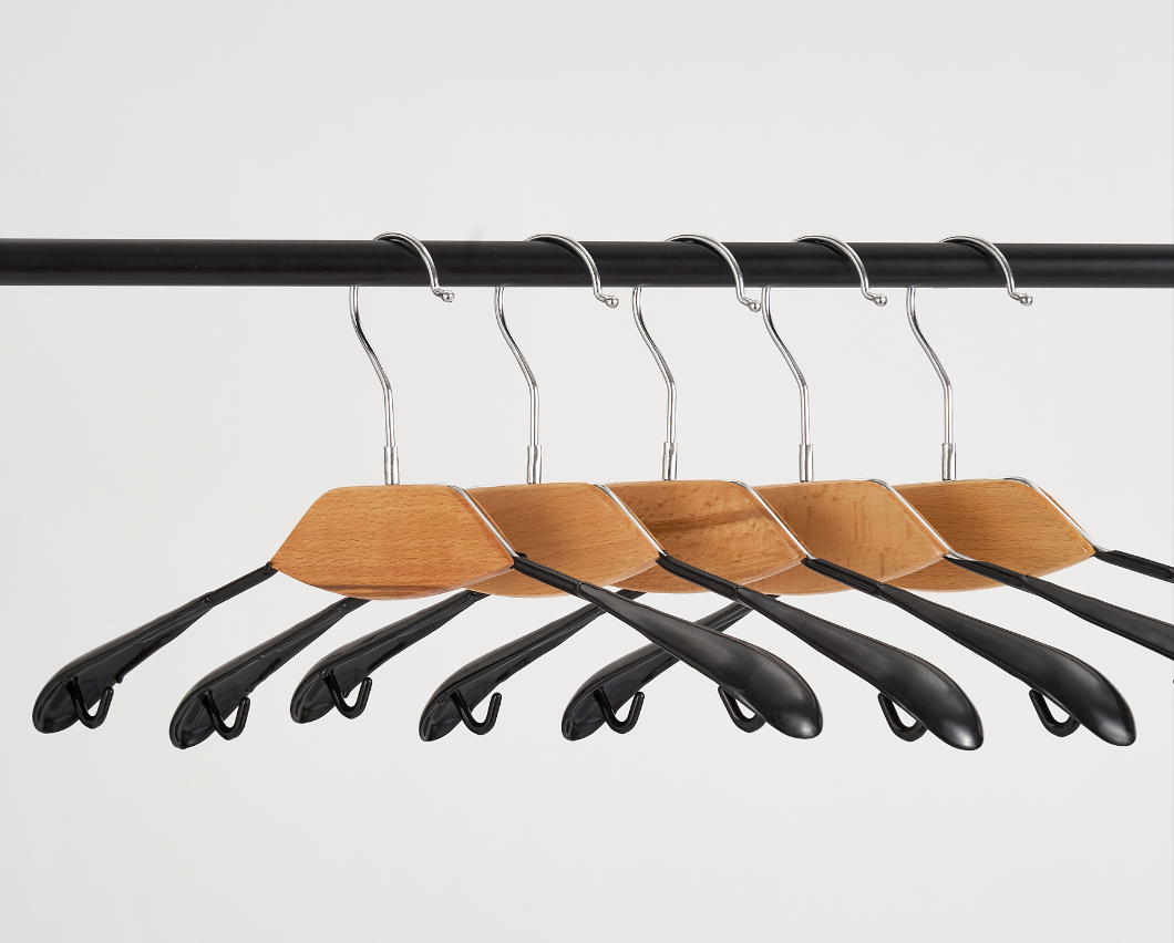 фото Вешалки-плечики для одежды деревянные набор 10 штук белые