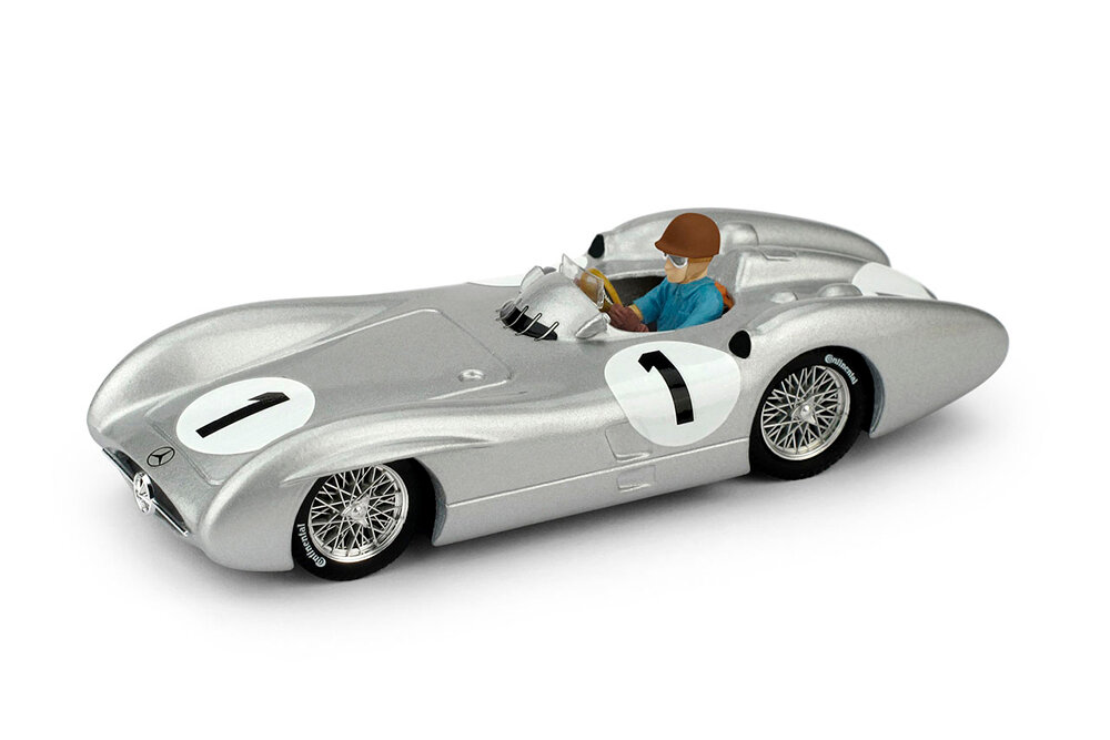 Модель коллекционная BRUMM Mercedes-benz W196 c british gp 1954 with driver juan manuel fangio #1
