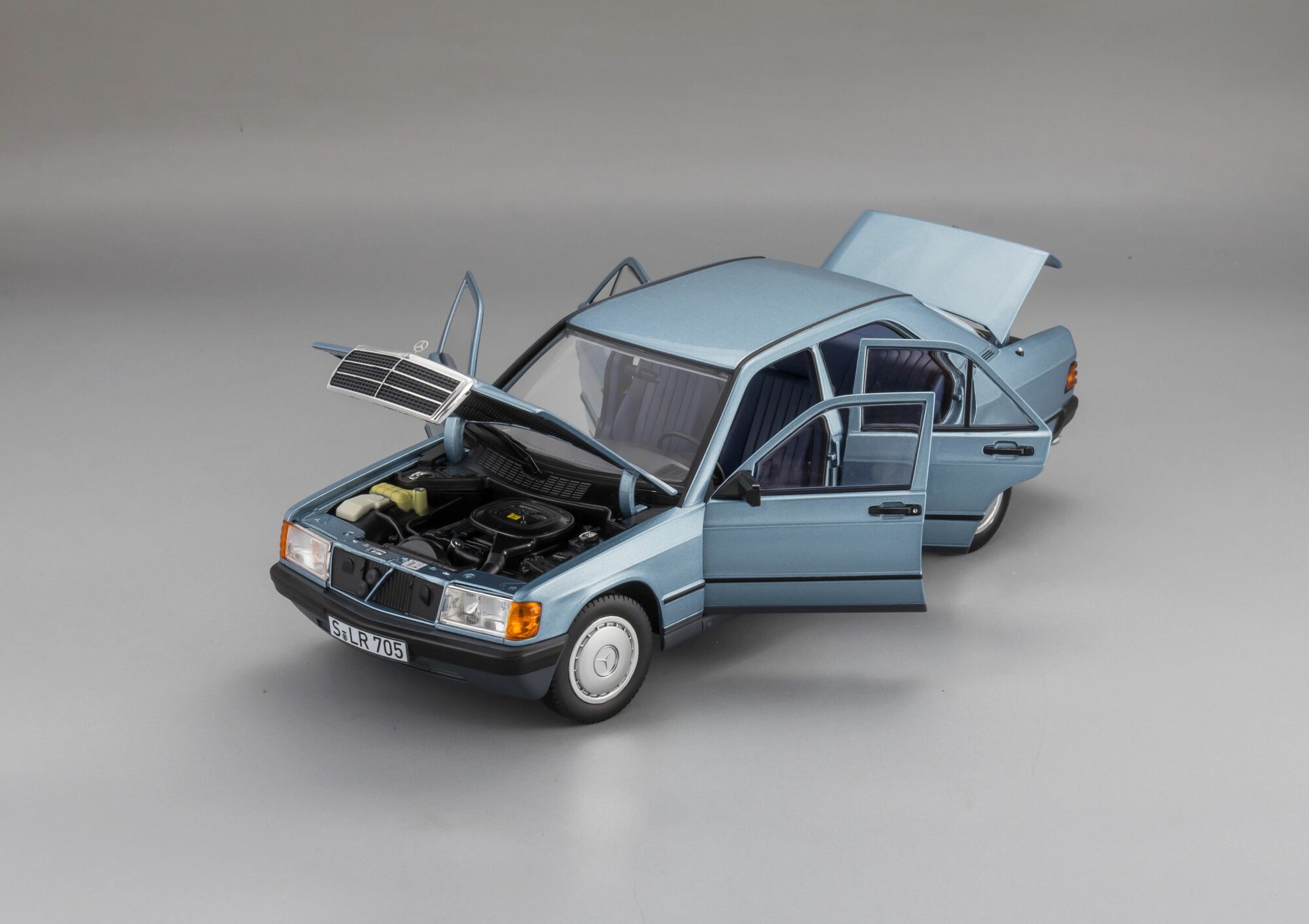 Масштабная модель Mercedes-Benz 190E - 1984 — фото 1