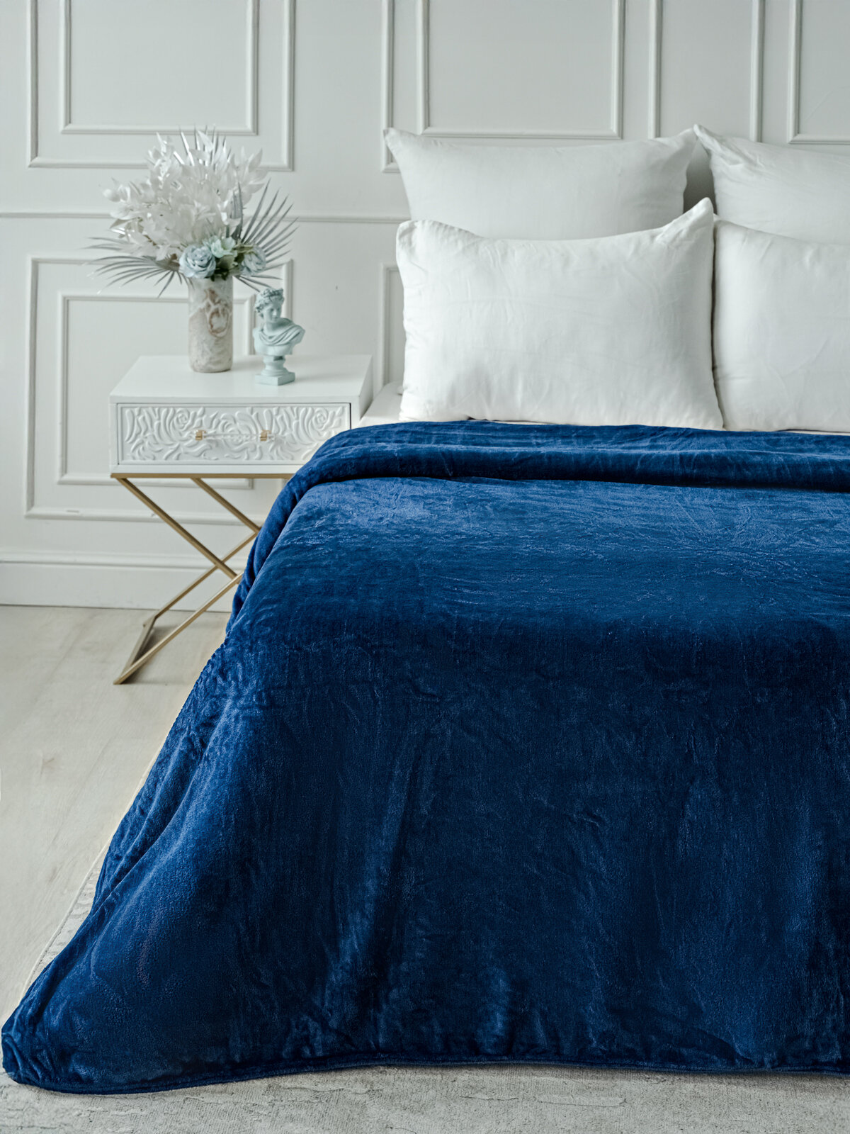 Плед 200х220 LOVEBERRY из велсофта Евро в спальню однотонный, синий, подарок маме — фото 1