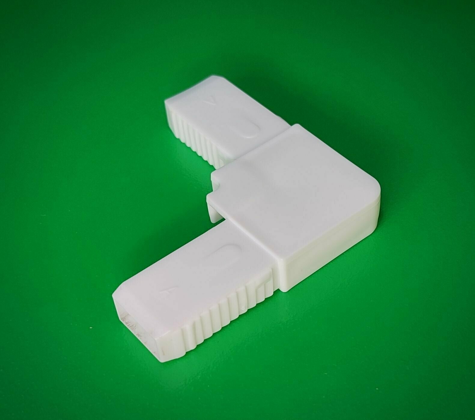 Уголки для москитной сетки профиля усиленные, ремонт москитной сетки — фото 1