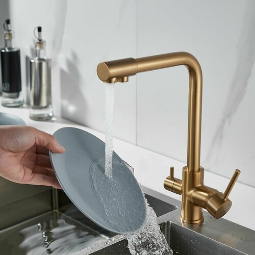 золотистый