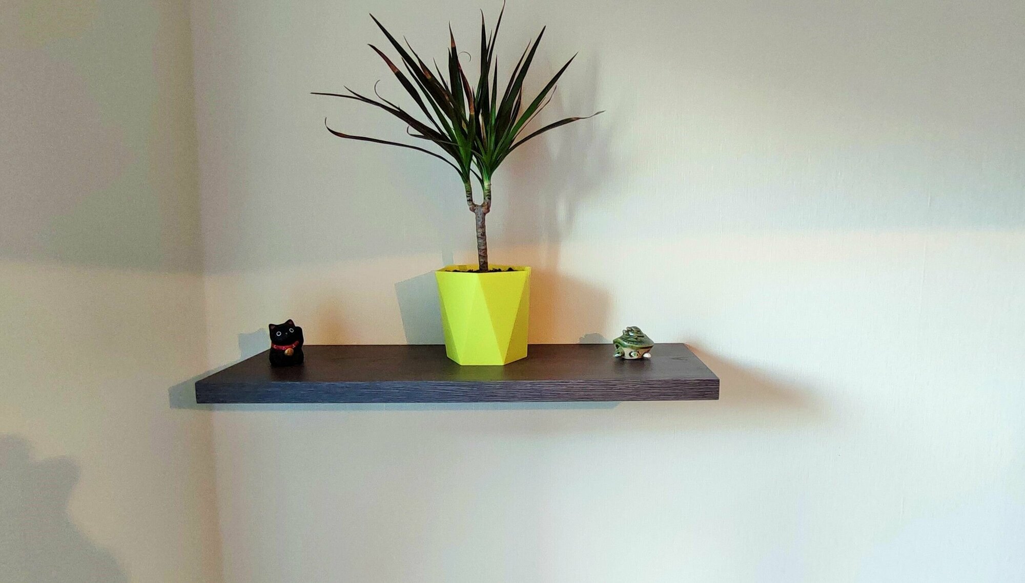 фото Полка настенная со скрытым монтажом (парящая)