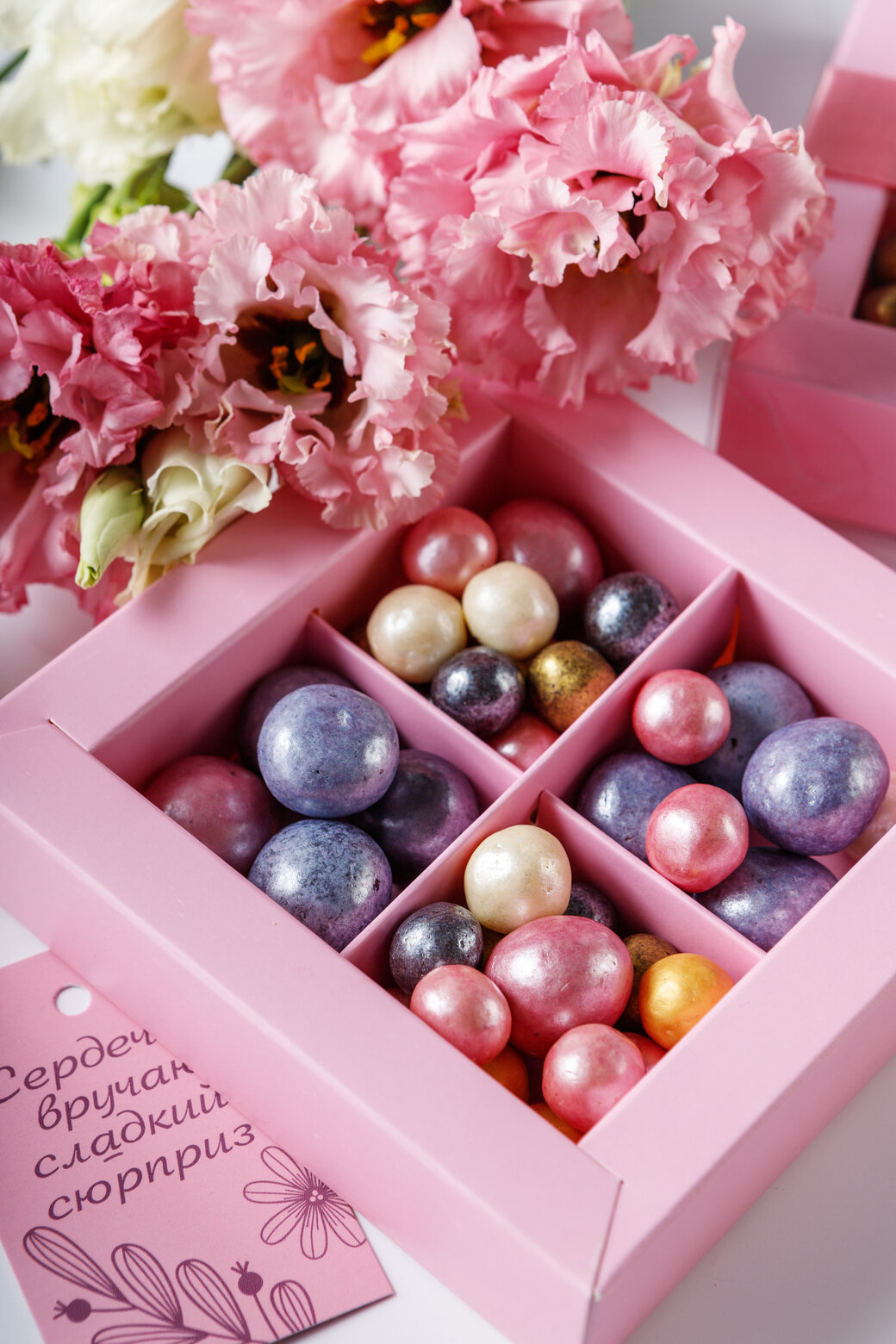 Подарочный набор шоколад с орехами , сладкая открытка, шоколад с именной открыткой на 8 марта
