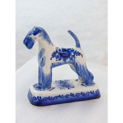 Фарфоровая статуэтка 