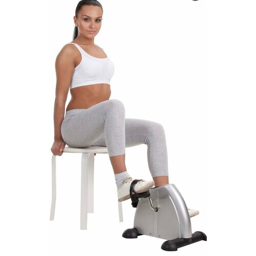 фото Компактный серый мини-велотренажер от бренда bradex