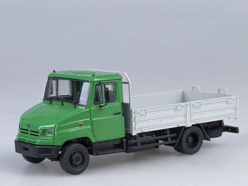 Масштабная модель 1/43 ЗИЛ-5301 "Бычок", зеленый/серый