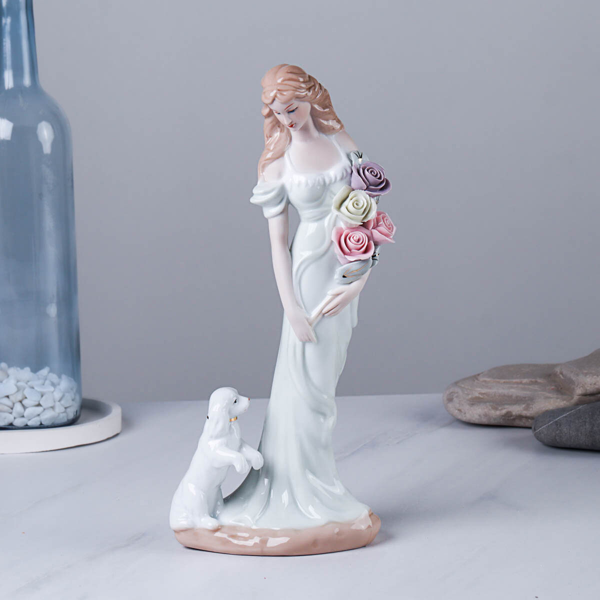 фото Статуэтка фарфоровая "Дама с собачкой"