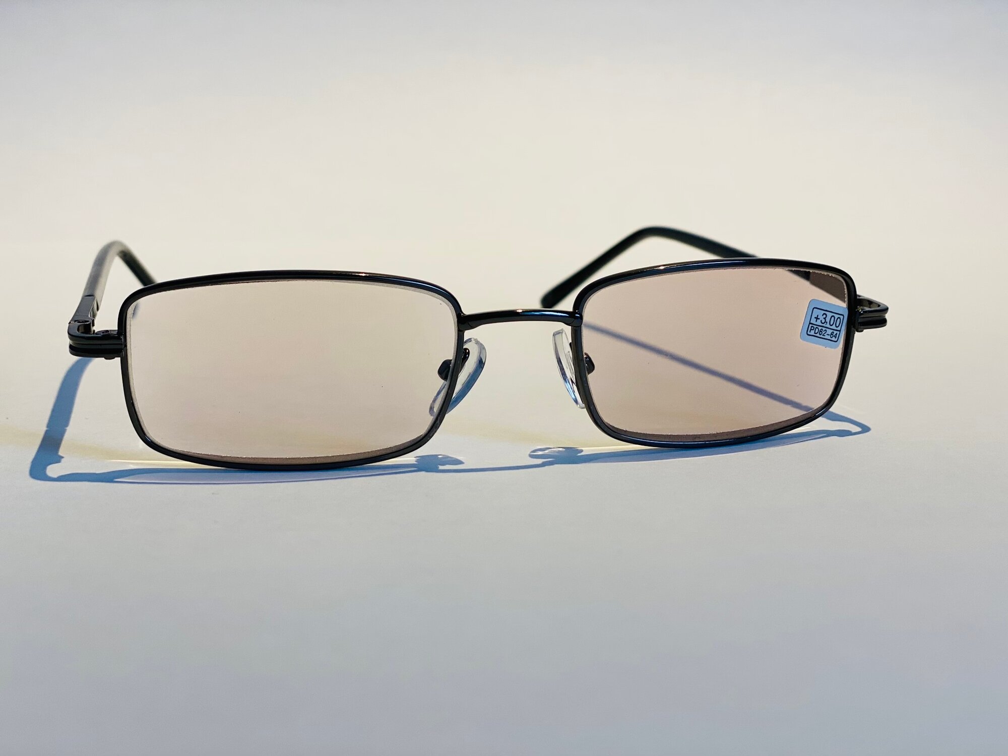 фото Очки для зрения +2.0 стекло металл фотохром