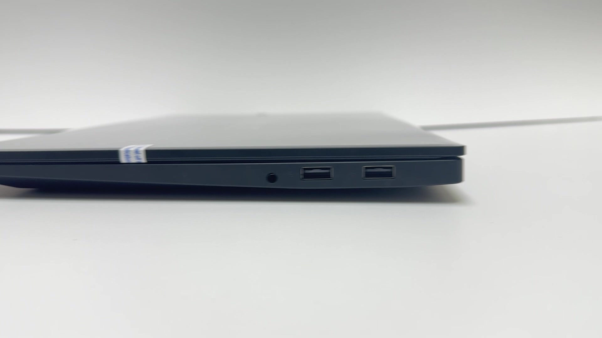 Ноутбук для работы и учебы 15,6", карбоновый корпус, Intel N5095, DDR4 16 Гб, SSD 512 Гб, Windows 11 Pro — фото 1